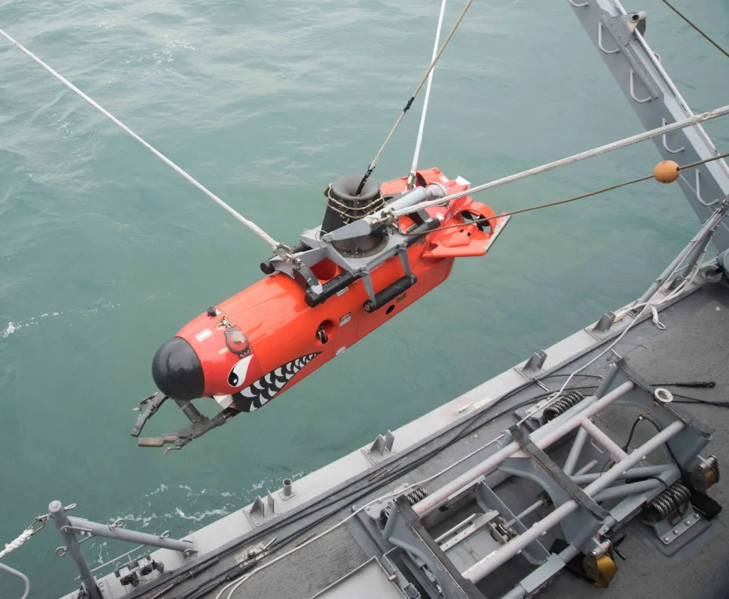 Stretto di Hormuz, mine e navi affondate: il punto più pericoloso al mondo