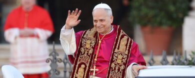 Papa Leone XIV e le auto: dalla Ford Explorer di Chicago alla Mercedes elettrica, il garage del Pontefice