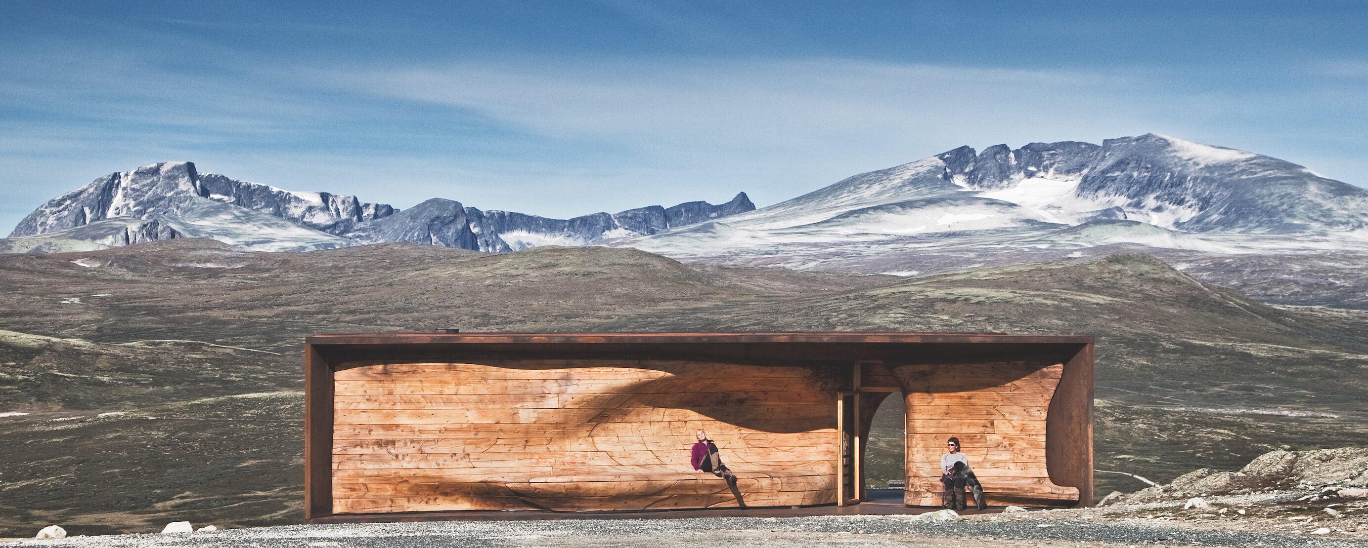 La panchina che combatte la solitudine: perché sedersi può cambiare la vita