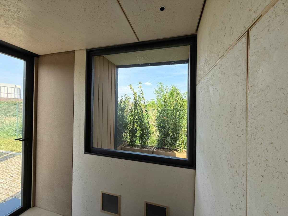 La micro-architettura di riso che cura l’uomo con l’apiterapia: nasce in Italia la casa del futuro