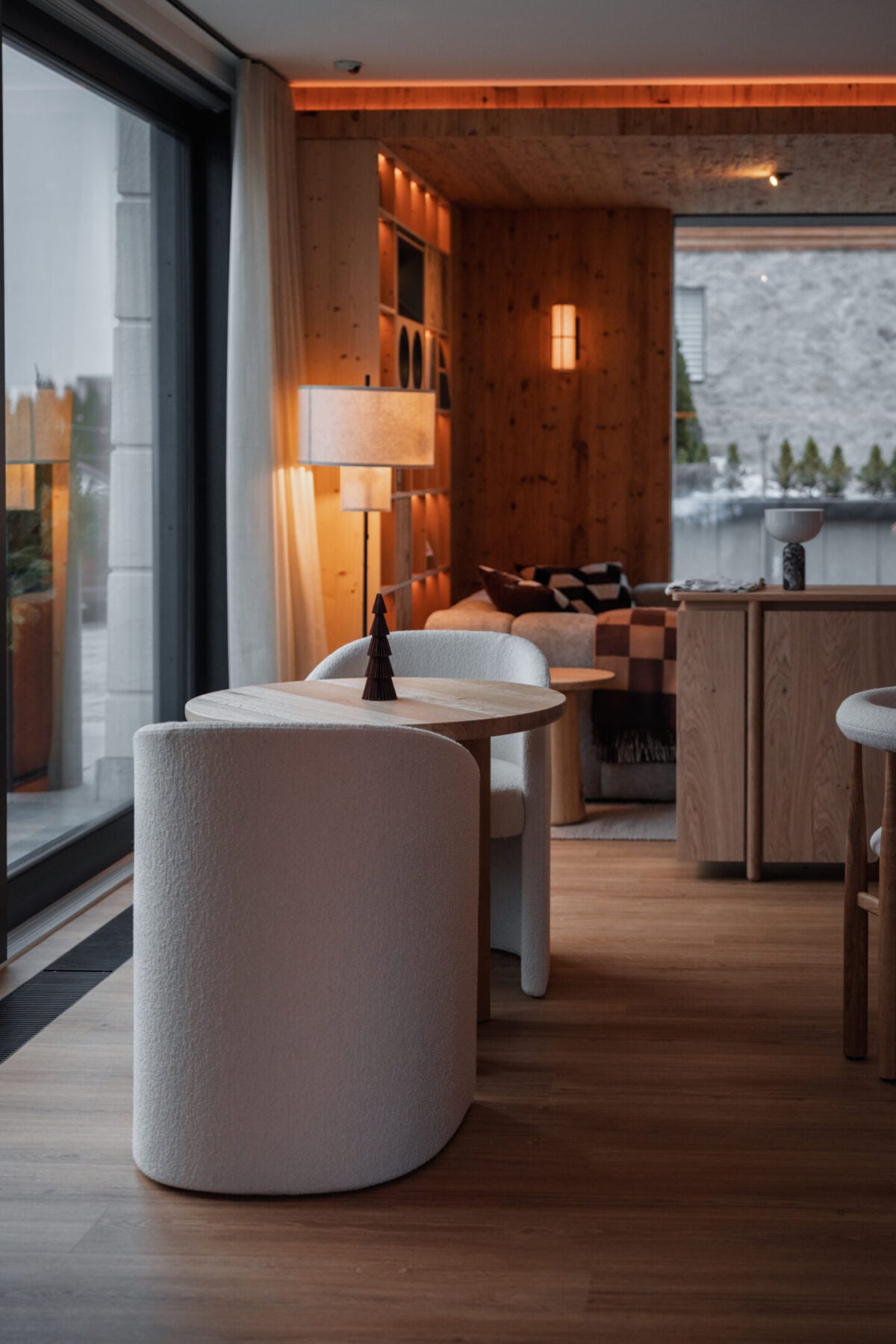 Cocktail ispirati alle frequenze sonore: il listening bar hi-fi alpino dove la musica si «beve»