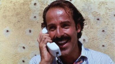 Massimo Lopez torna nello spot TIM: il sequel di una pubblicità che ha fatto la storia (e che oggi racconta un Paese diverso)