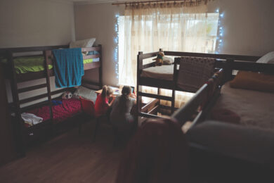 Baby prostitute: Il sistema da incubo degli affidi in Francia