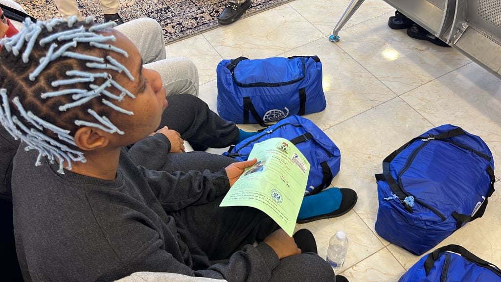 La Germania rimpatria 25 pregiudicati clandestini. Da loro la remigrazione è fattibile (e le richieste d’asilo sono crollate)