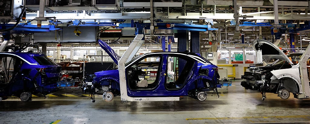 L’industria dell’auto italiana è al collasso: produzione dimezzata dal 2019 a oggi. Ecco le ragioni