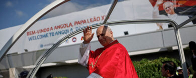 Leone XIV risponde al caso Trump: «Nessun duello, sono un pastore non un attore politico»