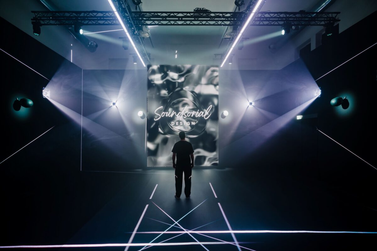 FuoriSalone, ecco l’installazione che trasforma la musica in presenza fisica