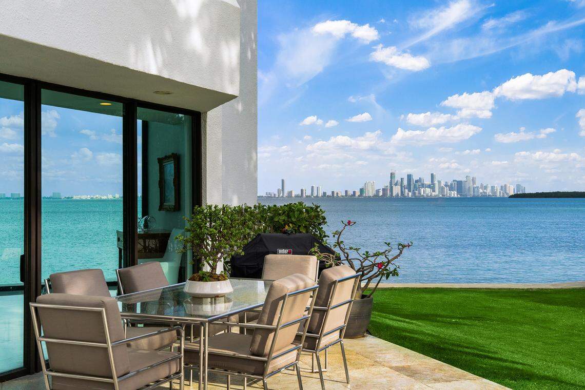 La villa di Scarface è in vendita per 237 milioni: dentro la casa cult del film