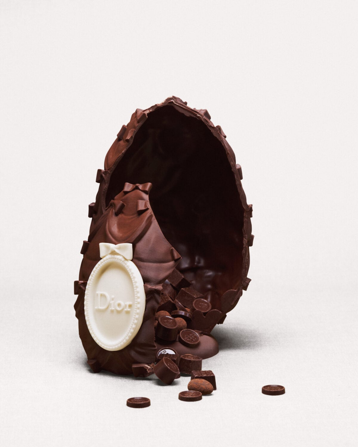 Tendenze, Colombe e Uova griffate guidano la Pasqua 2026 Tendenze, Colombe e Uova griffate guidano la Pasqua 2026