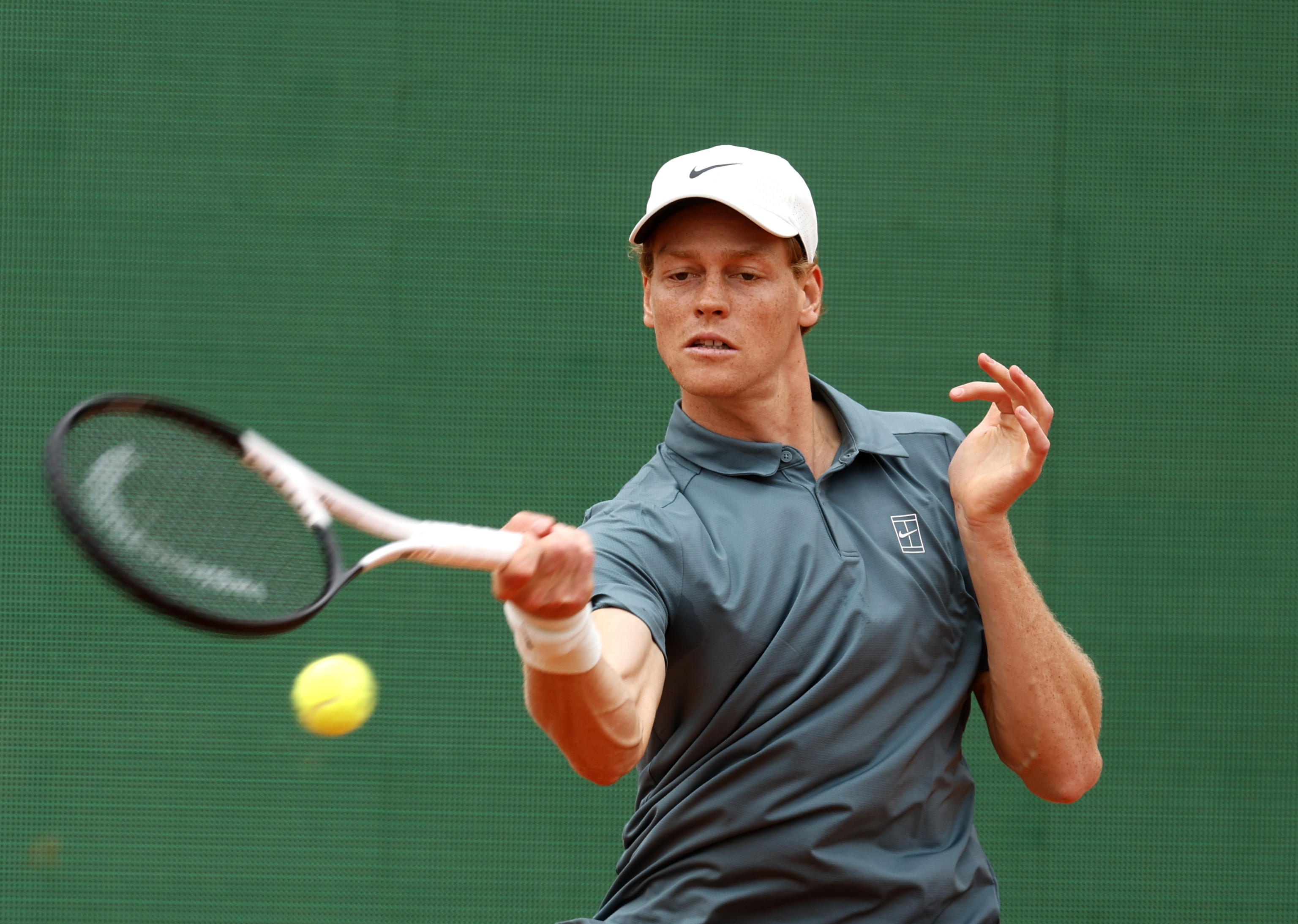 Sinner batte Alcaraz a Montecarlo. Jannik torna numero uno al mondo