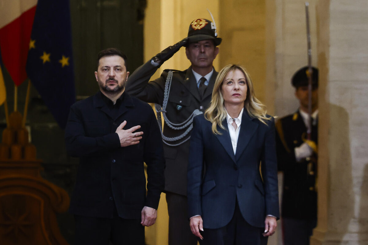 Zelensky in visita a Roma incontra Meloni e Mattarella, la premier: “Sempre al fianco di Kiev”