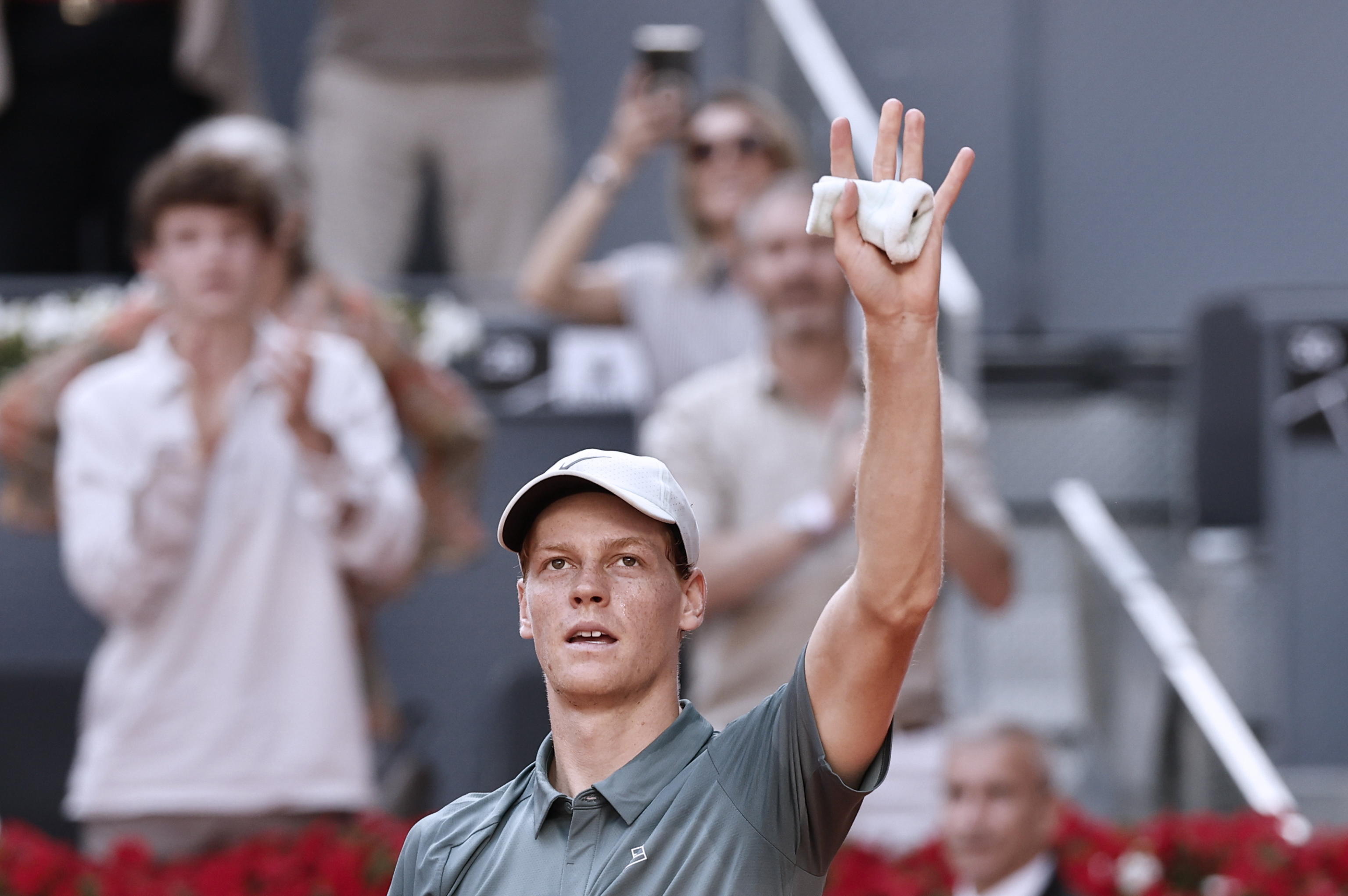 Sinner, esordio faticoso a Madrid Alcaraz rinuncia a Roma e Parigi