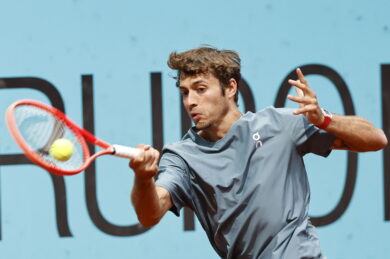 Cobolli conquista i quarti a Madrid Che battaglia con Medvedev