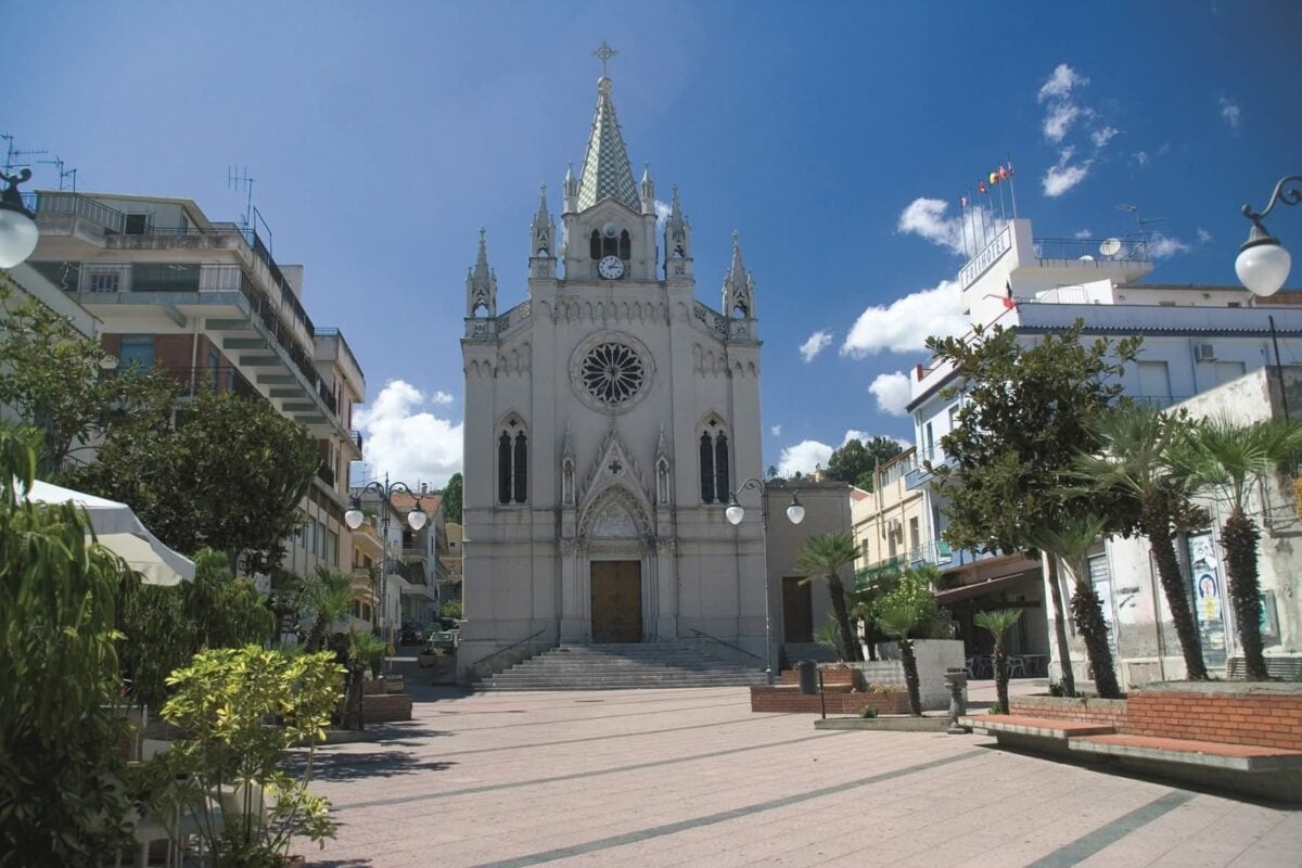 Un viaggio nella Sicilia autentica: 30 tappe in podcast tra borghi e tradizioni