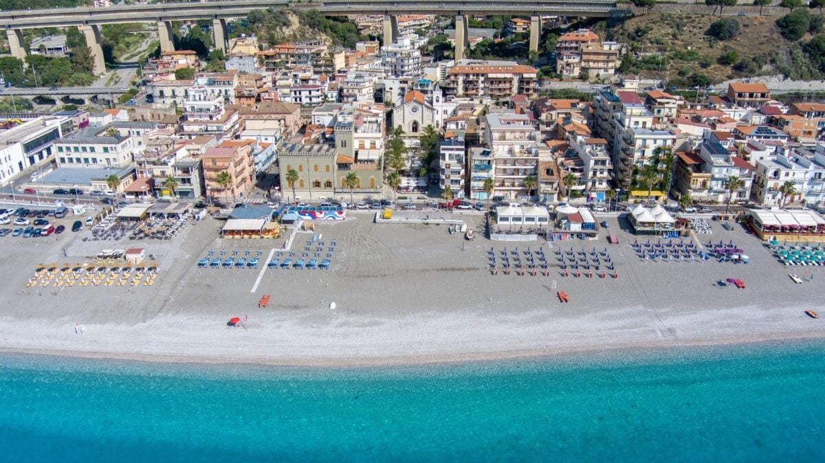 Un viaggio nella Sicilia autentica: 30 tappe in podcast tra borghi e tradizioni