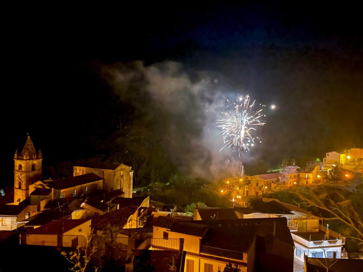 Un viaggio nella Sicilia autentica: 30 tappe in podcast tra borghi e tradizioni