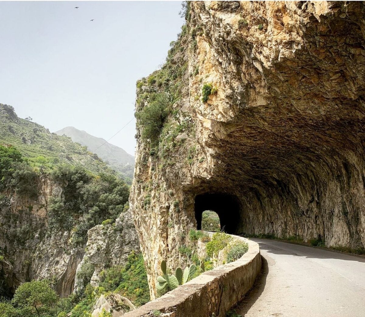 Un viaggio nella Sicilia autentica: 30 tappe in podcast tra borghi e tradizioni