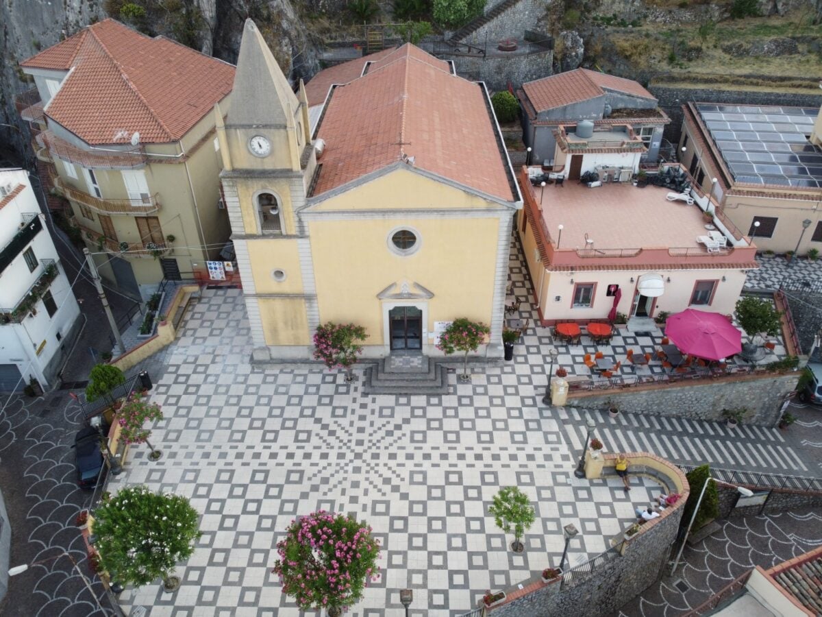 Un viaggio nella Sicilia autentica: 30 tappe in podcast tra borghi e tradizioni