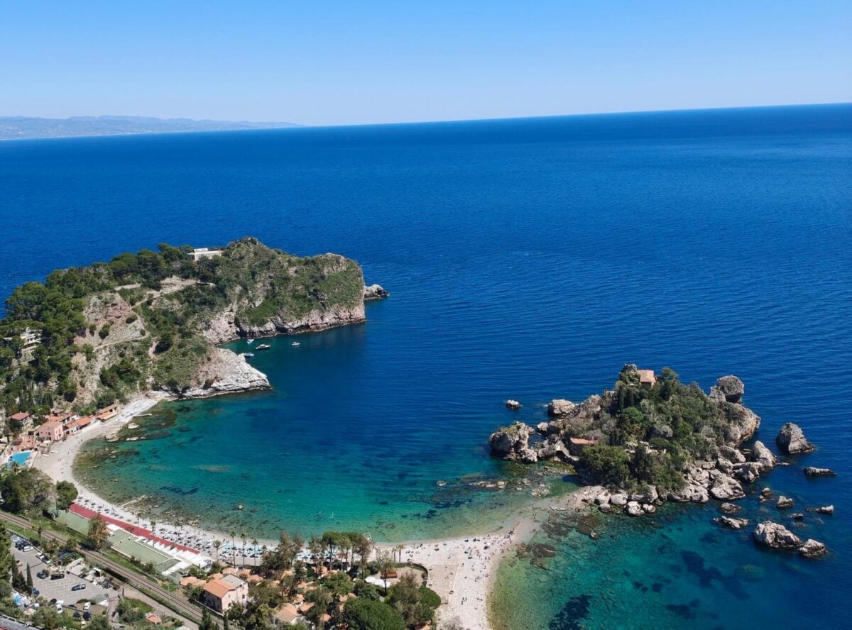 Un viaggio nella Sicilia autentica: 30 tappe in podcast tra borghi e tradizioni