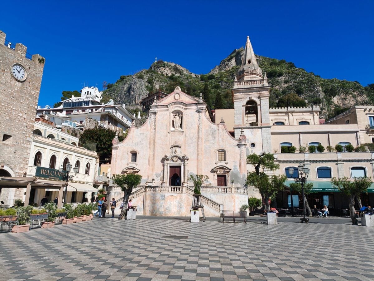 Un viaggio nella Sicilia autentica: 30 tappe in podcast tra borghi e tradizioni