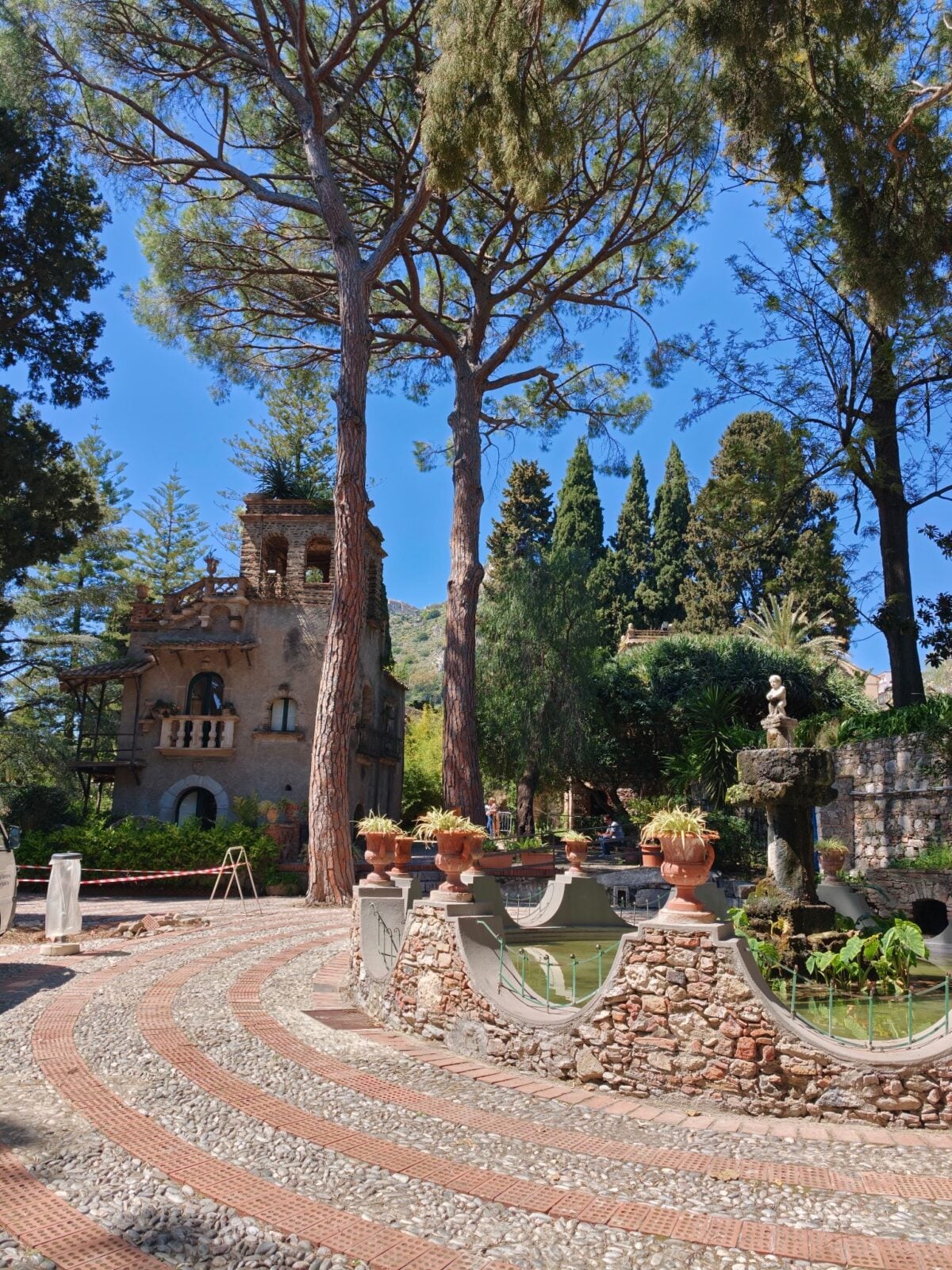 Un viaggio nella Sicilia autentica: 30 tappe in podcast tra borghi e tradizioni