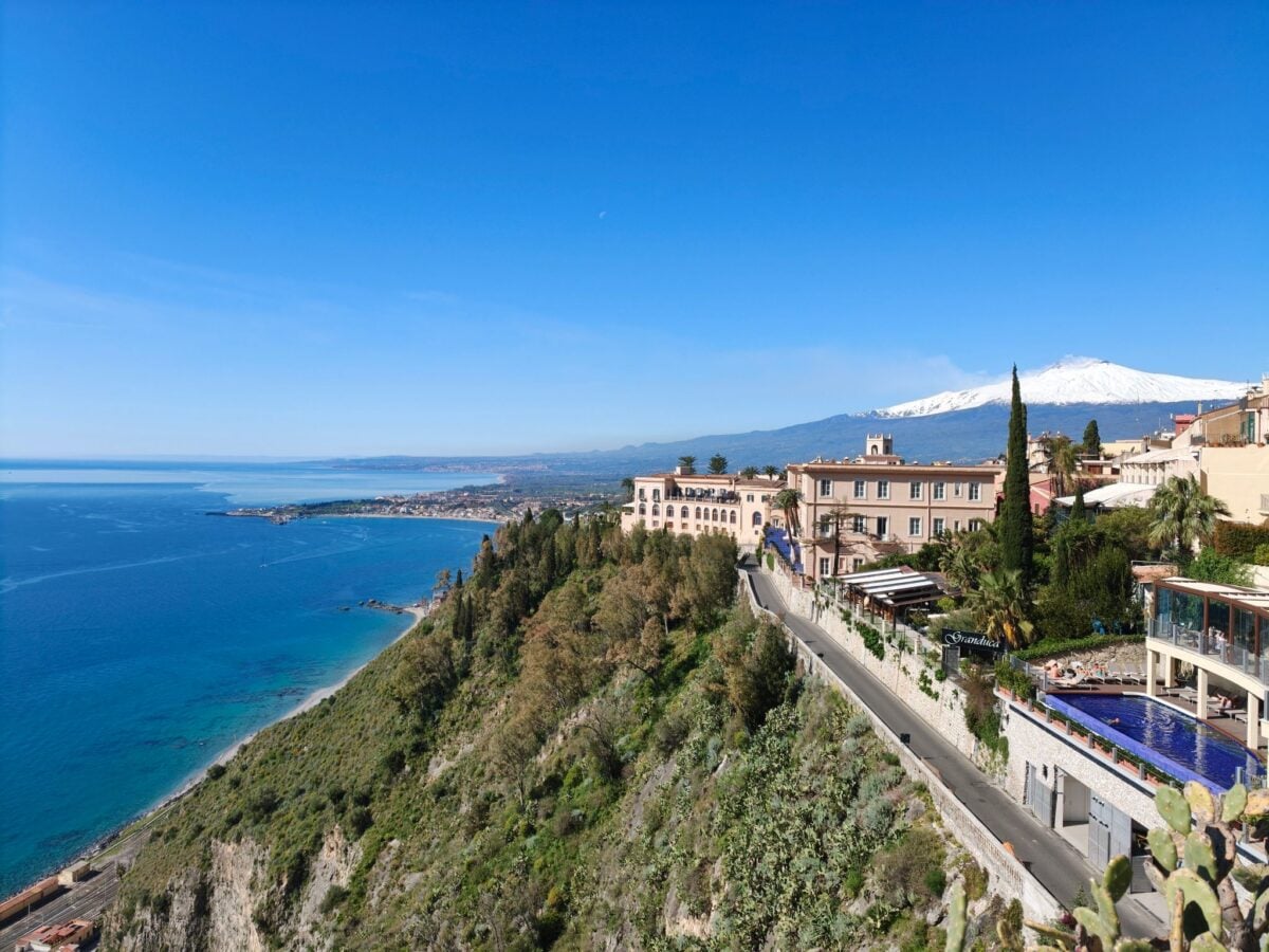 Un viaggio nella Sicilia autentica: 30 tappe in podcast tra borghi e tradizioni