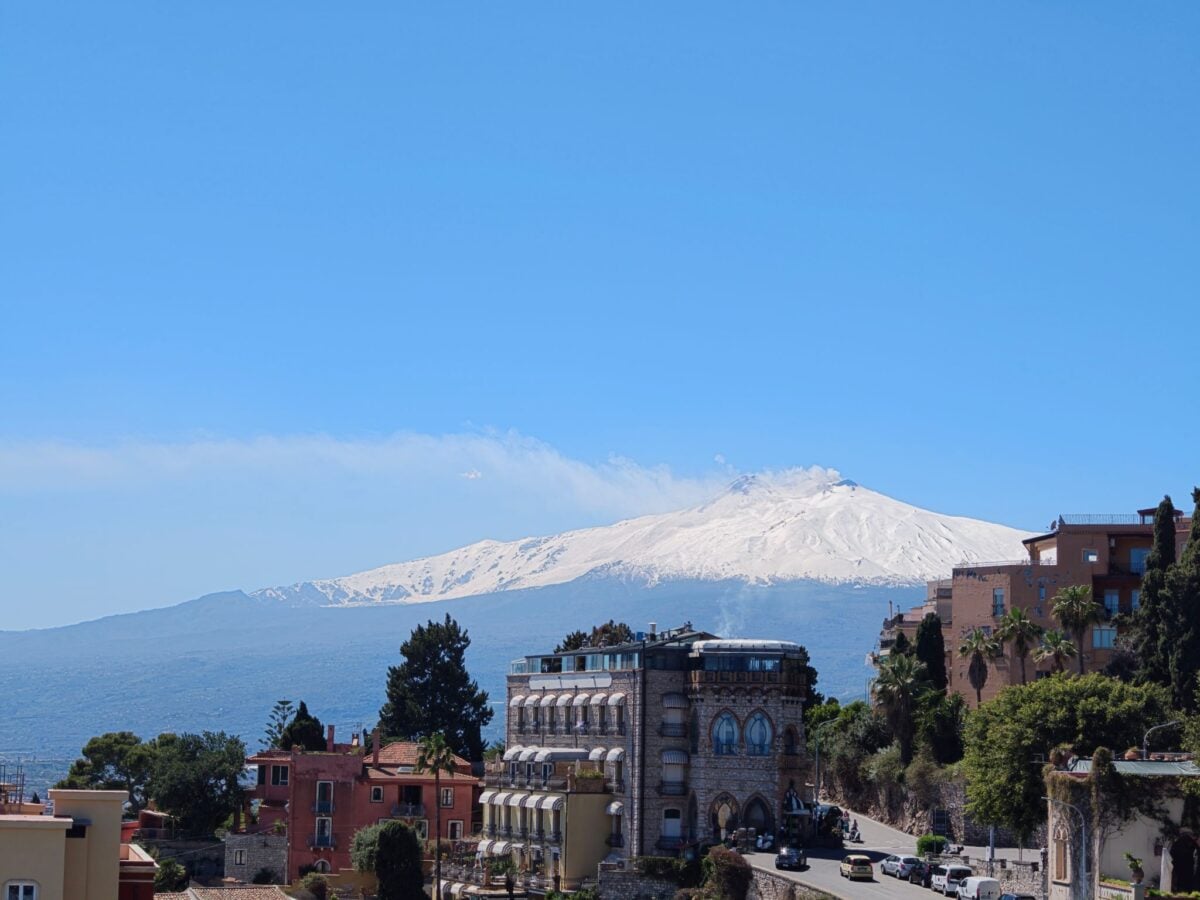 Un viaggio nella Sicilia autentica: 30 tappe in podcast tra borghi e tradizioni
