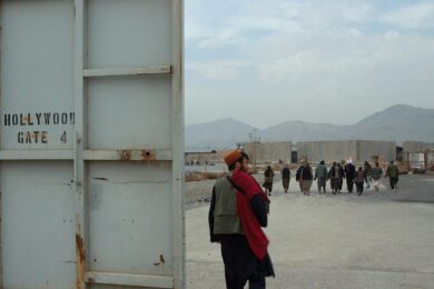 Hollywoodgate, il documentario che smonta la guerra dall’interno (e senza alibi)