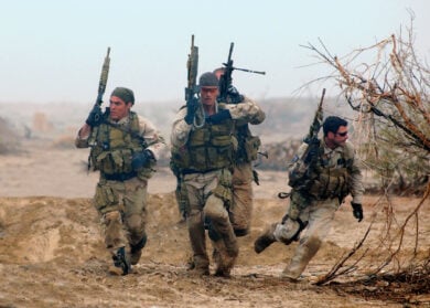 Iran, come è stato davvero salvato l’aviatore americano disperso: un’operazione da Hollywood