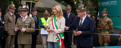 Alpini a Genova: dal salvataggio di una vita al divieto per i muli. Tutti i paradossi dell’evento