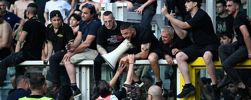 La vergogna del derby di Torino: il calcio italiano ostaggio degli ultras La vergogna del derby di Torino: il calcio italiano ostaggio degli ultras