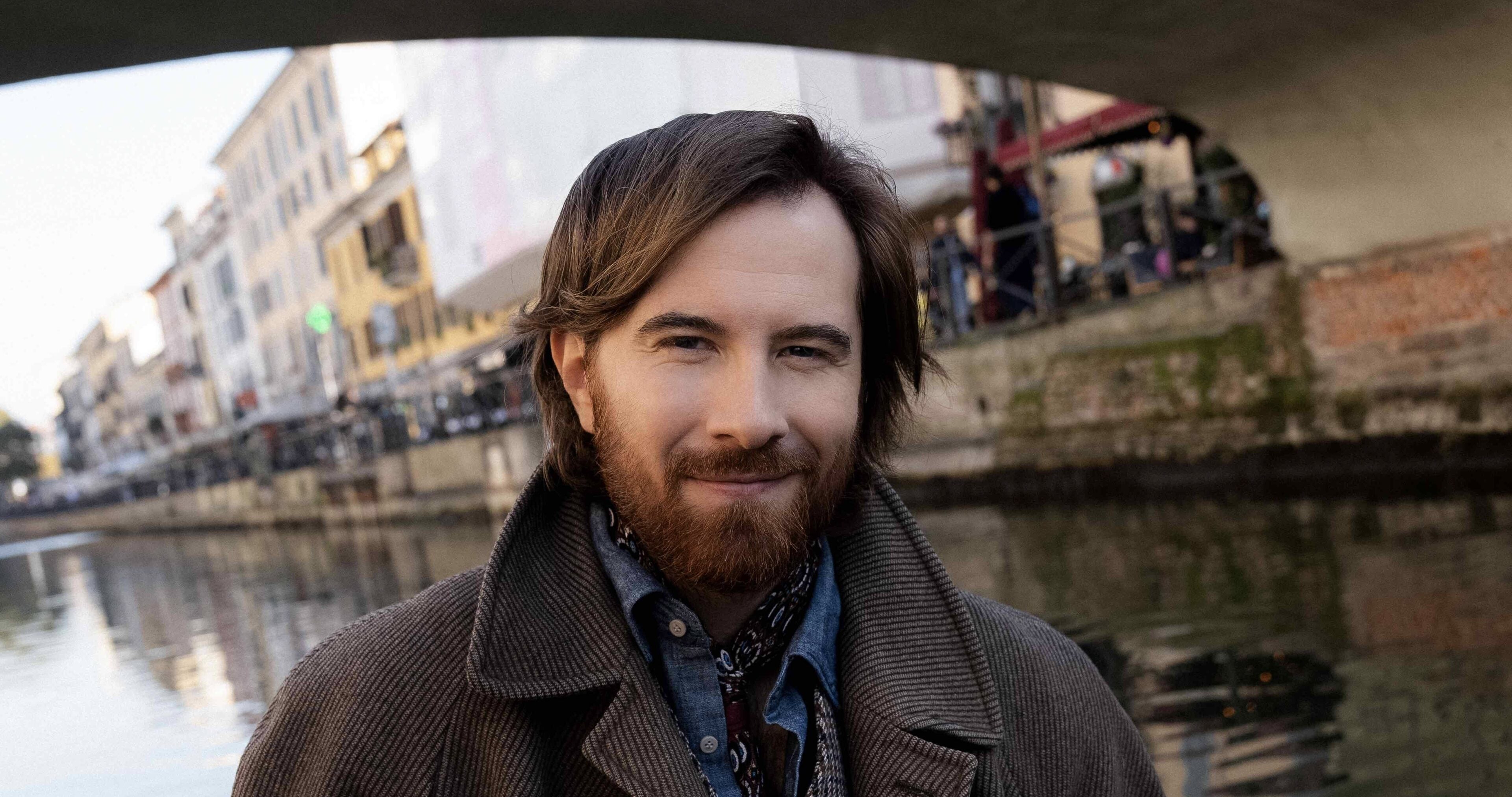 Francesco Sole racconta l’amore fragile di oggi: «Tutti vedono red flag, pochi vogliono restare» Francesco Sole racconta l’amore fragile di oggi: «Tutti vedono red flag, pochi vogliono restare»