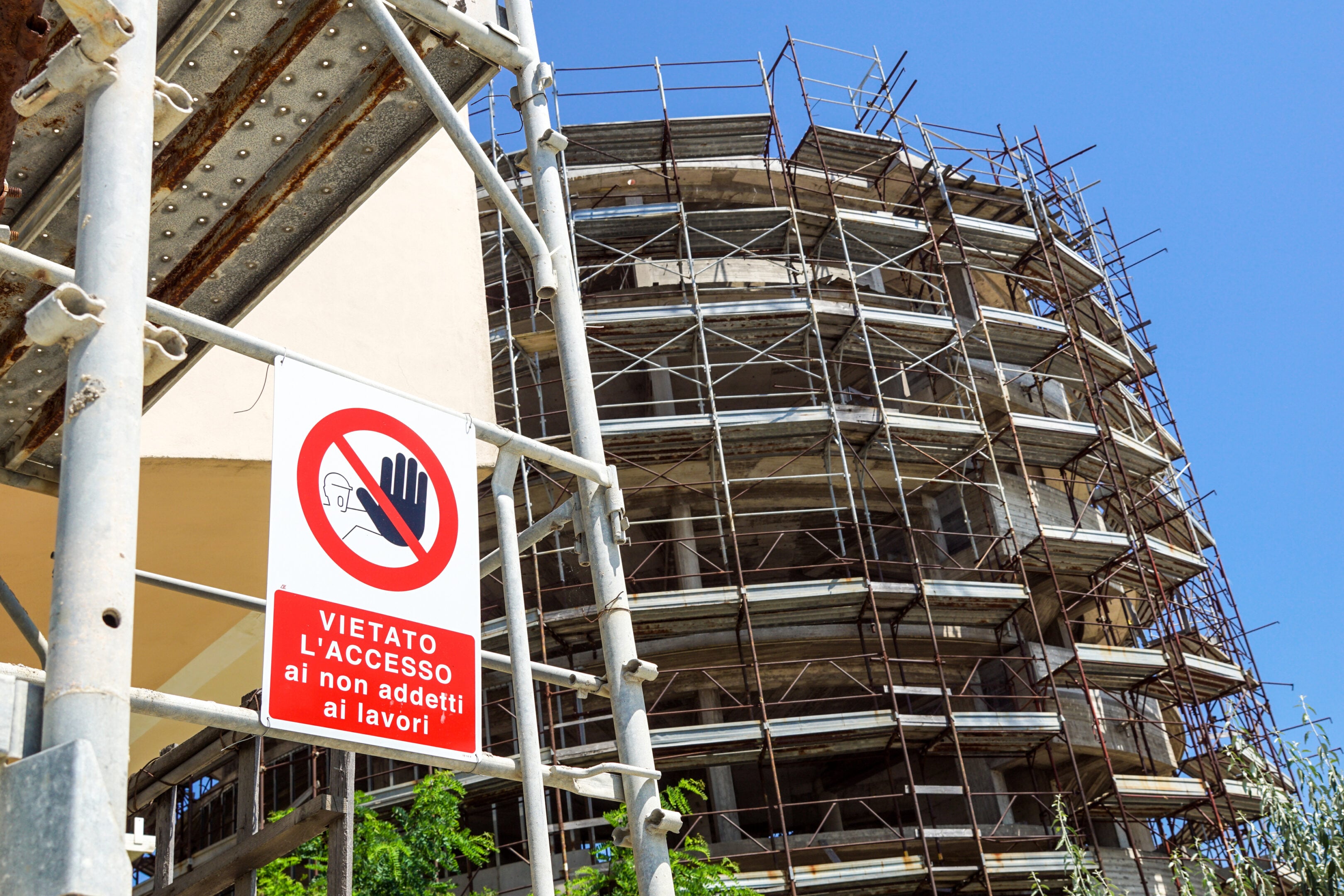 Condono edilizio 2026, torna l’ipotesi riapertura della sanatoria 2003: chi potrebbe regolarizzare casa e cosa cambia