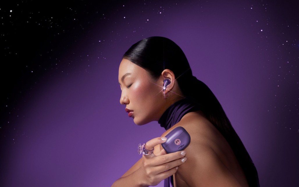 Una questione di stile: Motorola lancia i Razr 70 e la Brilliant Collection con Swarovski