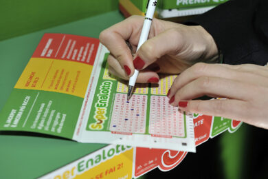 SuperEnalotto: caccia al “6” da 167 milioni (e tutte le leggende legate alle estrazioni di maggio)