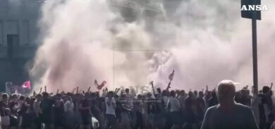 Derby di Torino, gli scontri tra ultras di Juventus e Torino: un ferito grave