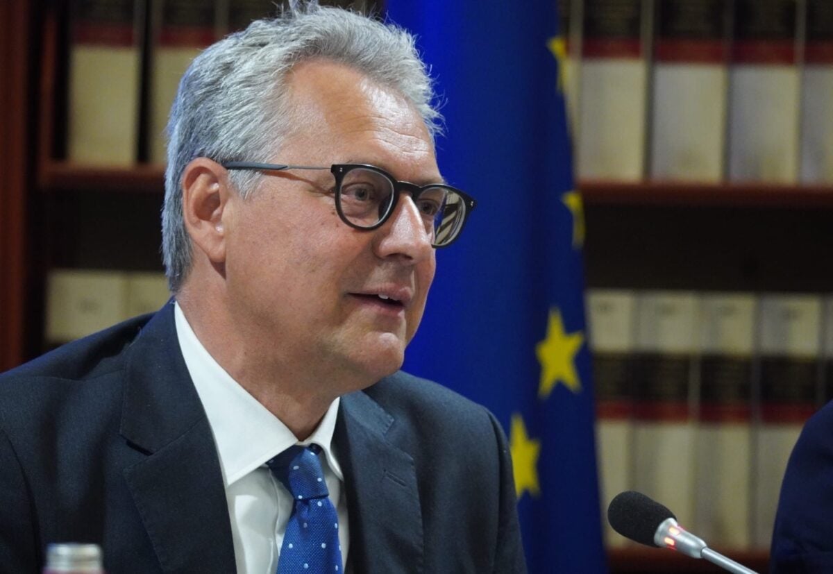 Intelligenza artificiale e comunicazione finanziaria. Come guidare la rivoluzione Intelligenza artificiale e comunicazione finanziaria. Come guidare la rivoluzione
