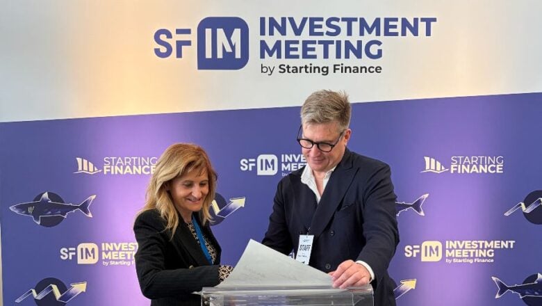 Nella foto - Valeria Brambilla (AD di Deloitte) firma il Manifesto per l’Educazione economico finanziaria insieme a Fabio Tomassini (Presidente di Starting Finance)