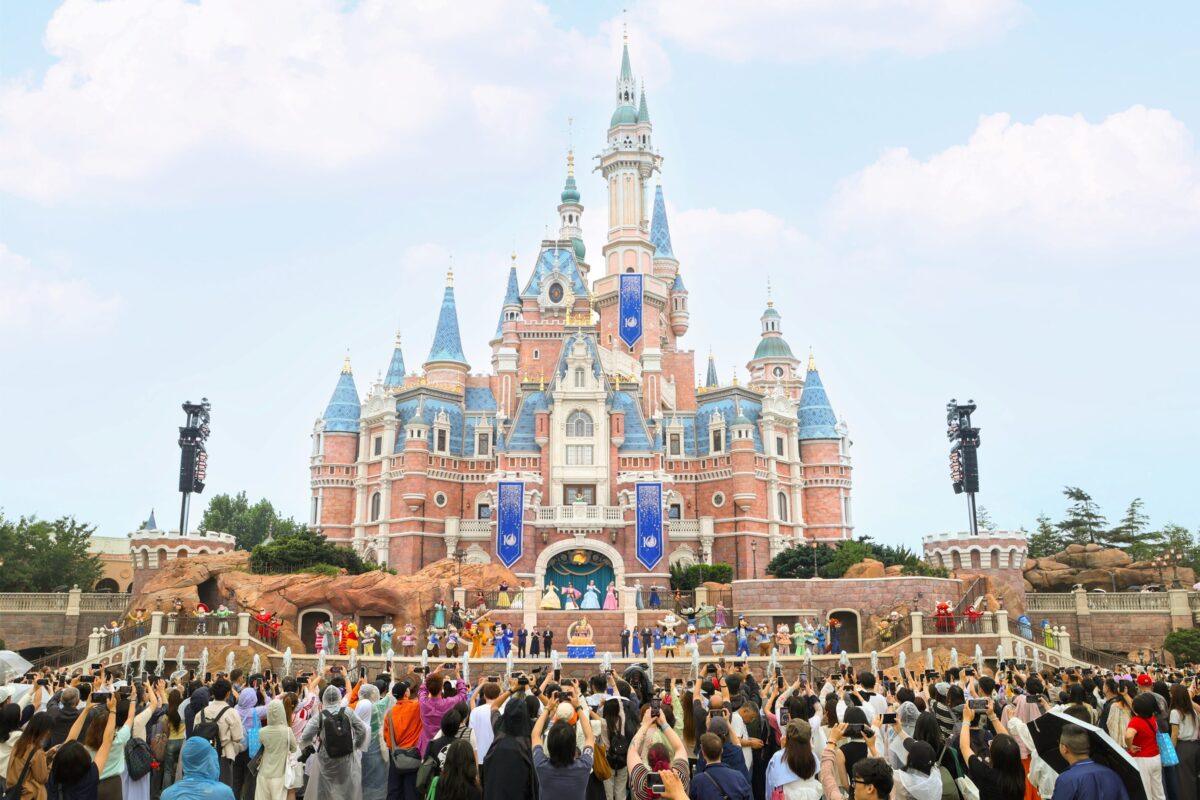 Shanghai Disney Resort compie 10 anni: la magia Disney diventata una storia cinese Shanghai Disney Resort compie 10 anni: la magia Disney diventata una storia cinese