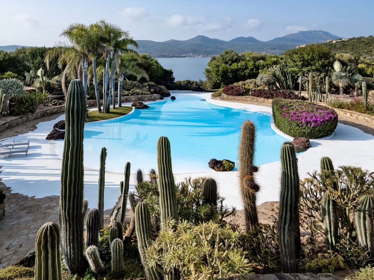 Le foto mai viste di Villa Certosa. La casa di Berlusconi è in vendita per 500 milioni di euro Le foto mai viste di Villa Certosa. La casa di Berlusconi è in vendita per 500 milioni di euro