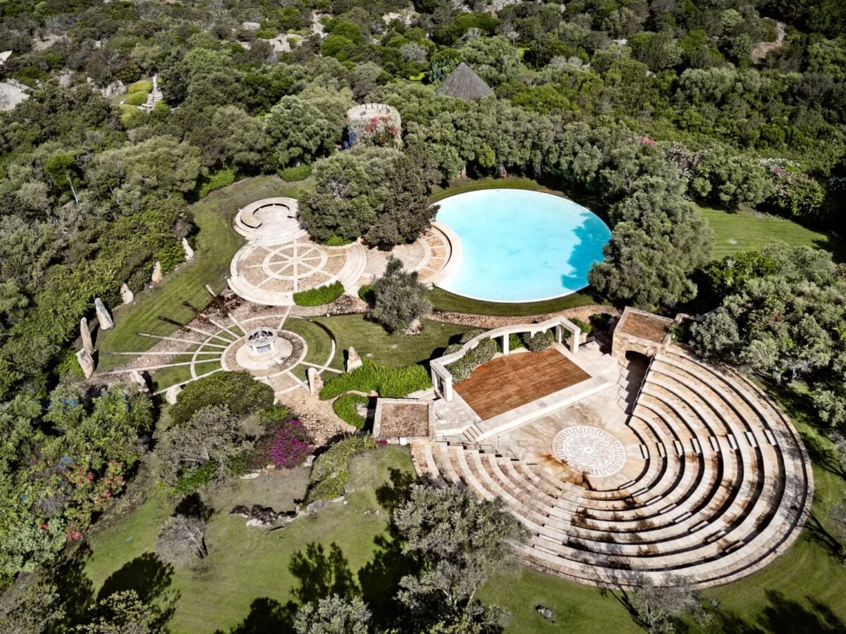 Le foto mai viste di Villa Certosa. La casa di Berlusconi è in vendita per 500 milioni di euro Le foto mai viste di Villa Certosa. La casa di Berlusconi è in vendita per 500 milioni di euro