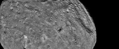 C’era un’altra Luna attorno alla Terra: le ipotesi su un mondo che non esiste più