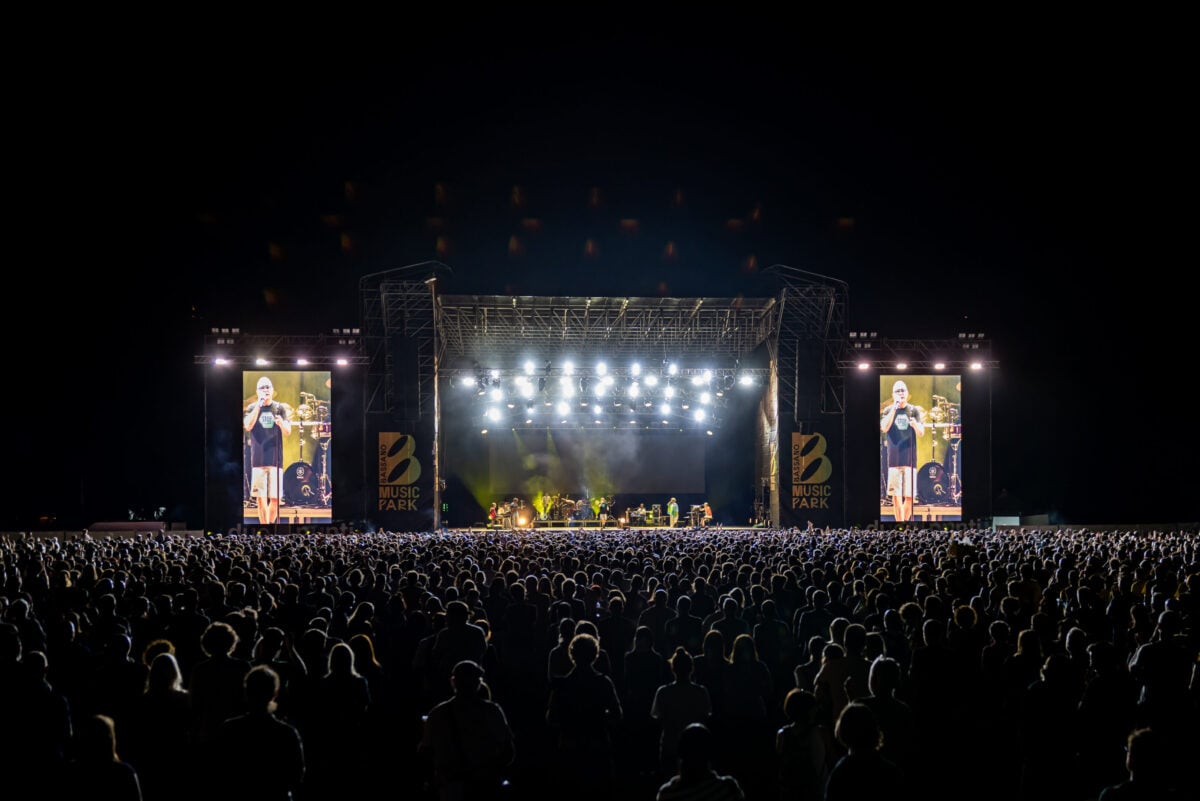 Sul palco del «Concertozzo» di Biella la goliardia di Elio e le Storie Tese si batte per l’autismo