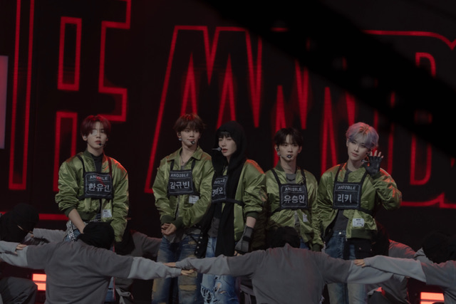 Dove nasce la magia del K-pop: viaggio dentro Show Champion tra fandom e superstar