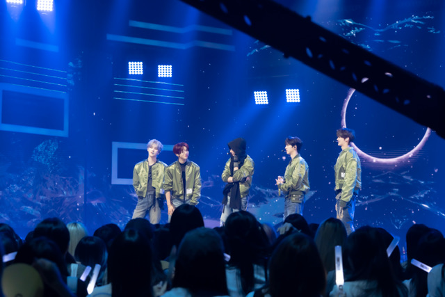 Dove nasce la magia del K-pop: viaggio dentro Show Champion tra fandom e superstar