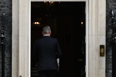 Starmer, fine corsa a Downing Street: ora il Regno Unito si affida ad Andy Burnham