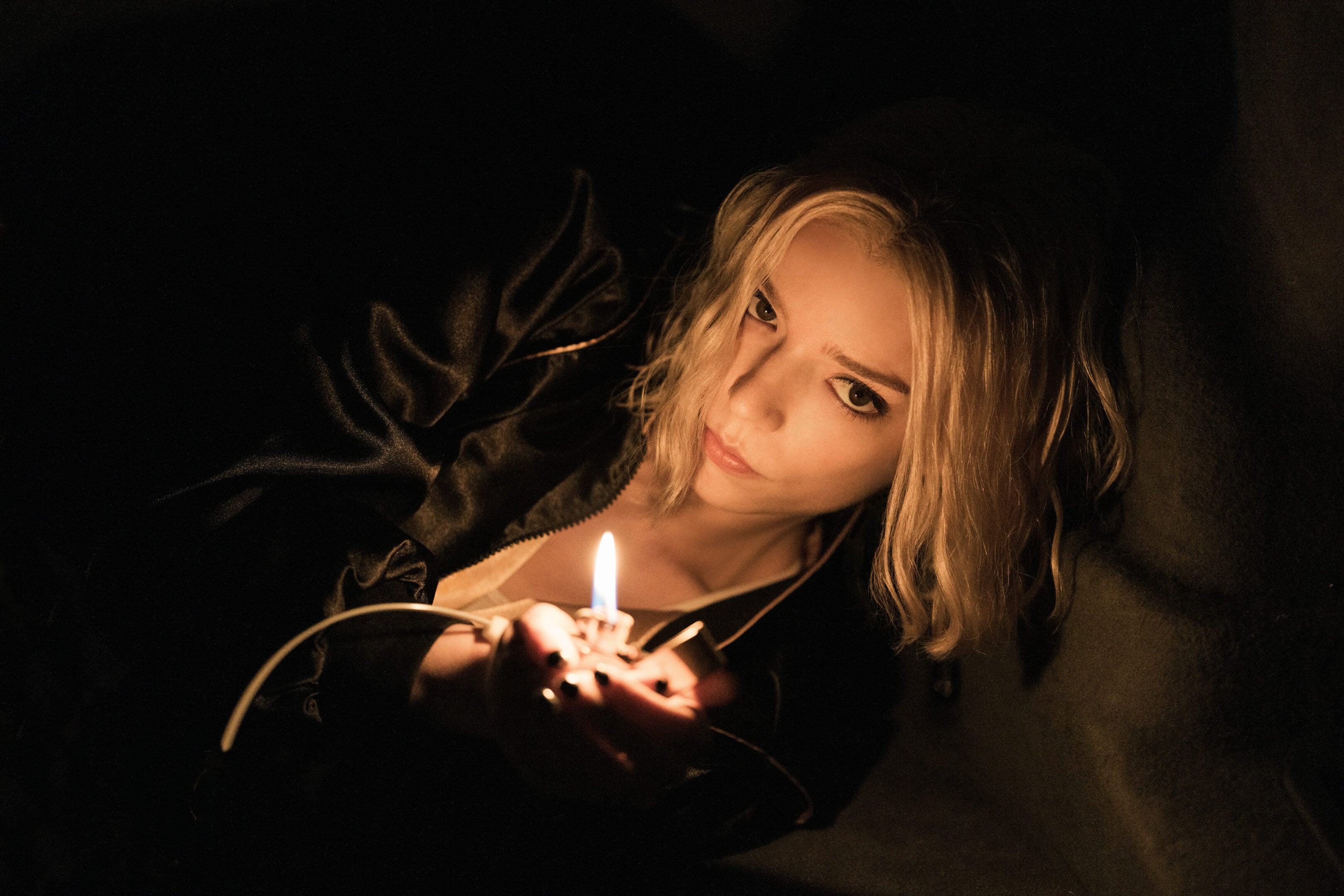 Lucky, la ladra che vince 390 milioni ma non può incassarli: il romanzo diventa serie con Anya Taylor-Joy