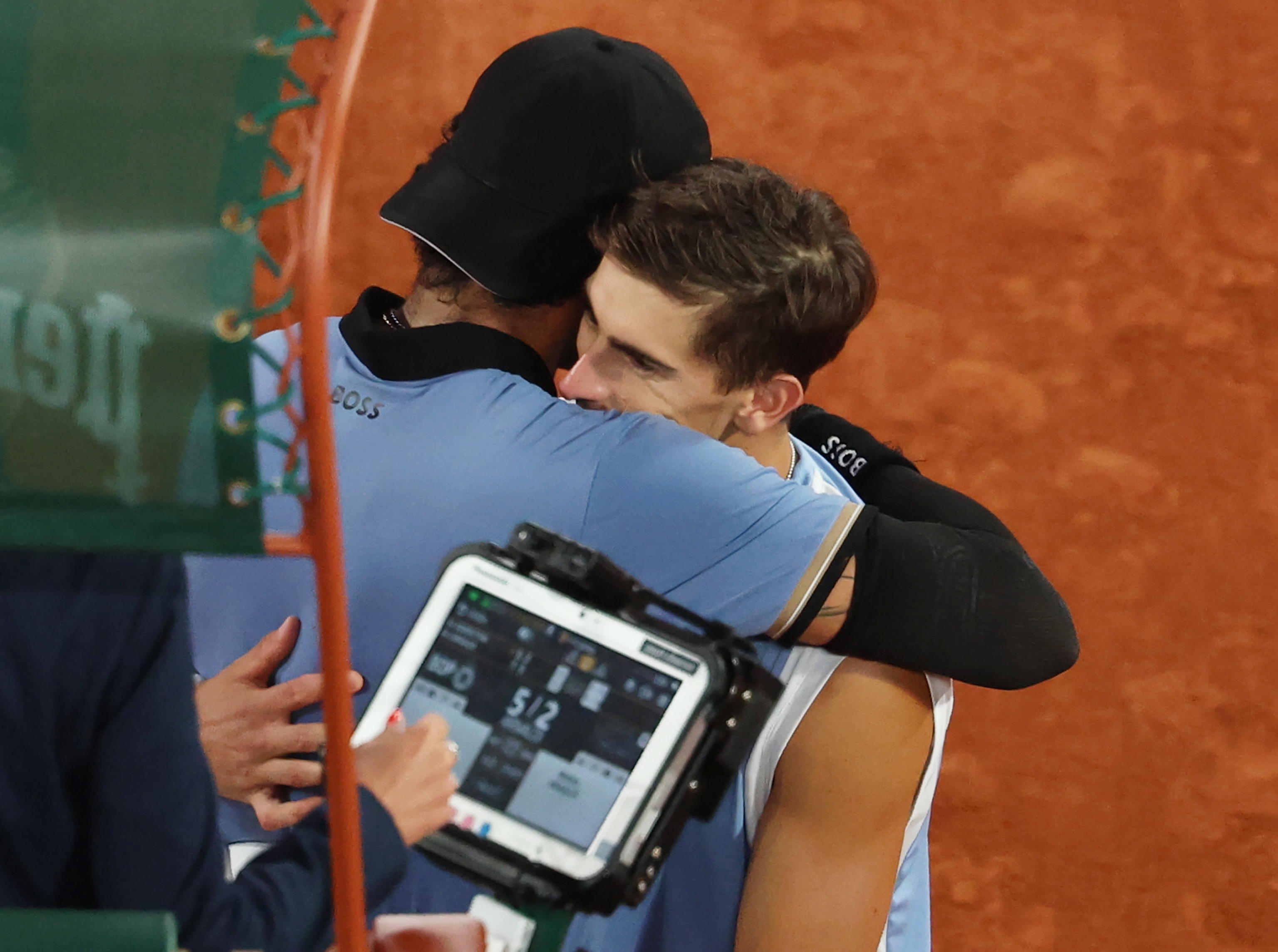 Il dramma di Berrettini a Parigi Arnaldi in semifinale con Cobolli Il dramma di Berrettini a Parigi Arnaldi in semifinale con Cobolli