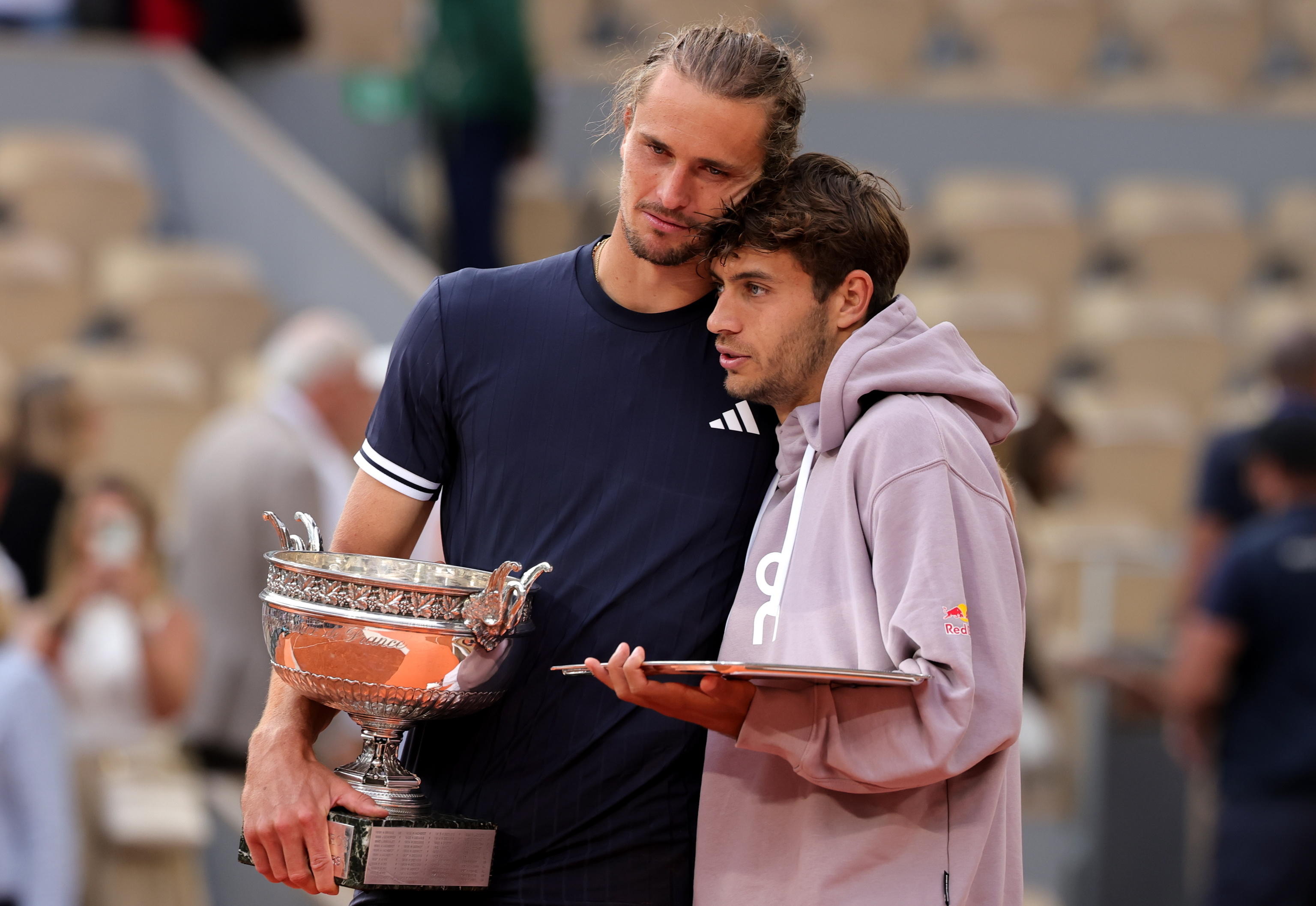 Zverev trionfa al Roland Garros Cobolli si arrende al quinto