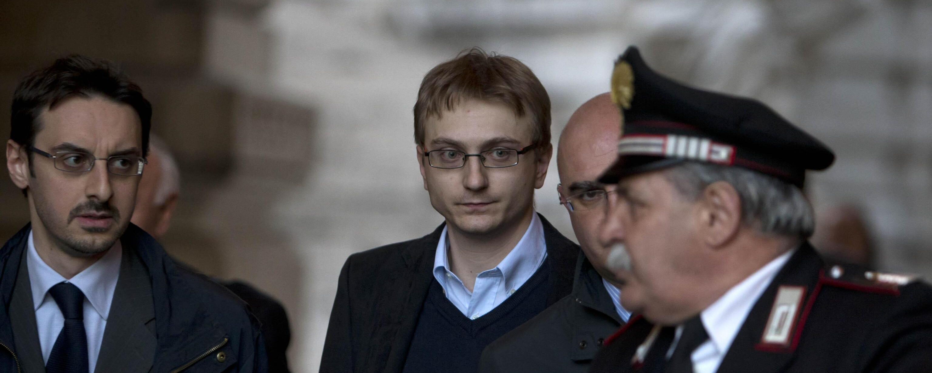 Garlasco, la verità di Alberto Stasi: «Il muretto era rotto.